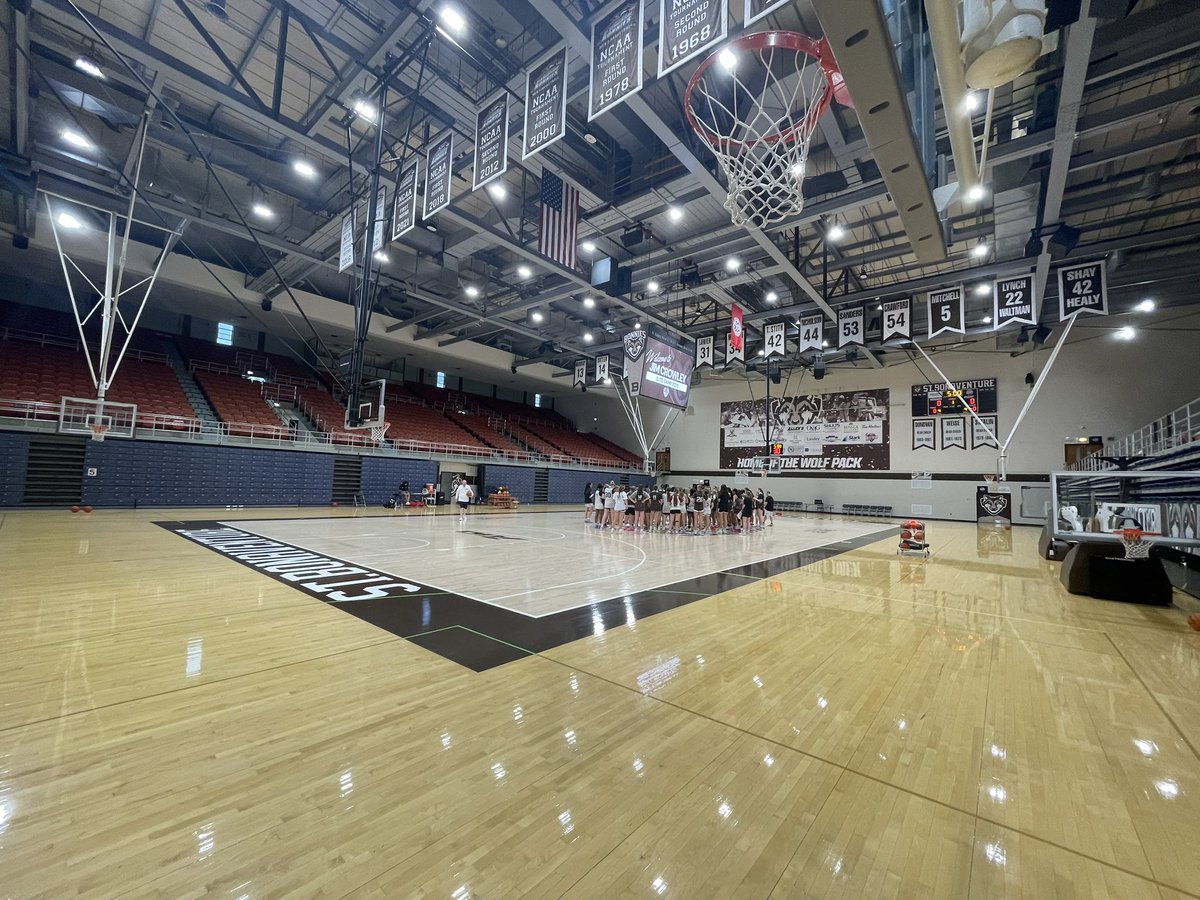 #TodaysOffice Part I
St. Bonaventure University

Breaking my weeklong social media hiatus to say hello from Olean 👋🏼 worth the 4:30 AM wake-up call to make the trip to the Reilly Center. Pre-July elite camp season is in full swing - glad to have the opportunity to watch 50+