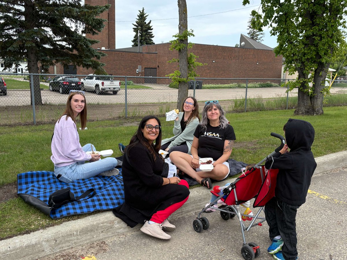 HSAAlberta's tweet image. The Solidarity Food Truck Tour is rolling across Alberta! Connect with your Local Unit Executive, Board Members, and Labour Relations Officers, all while building solidarity and community. Check out snapshots from our first stops and watch your inbox for the next truck near you!