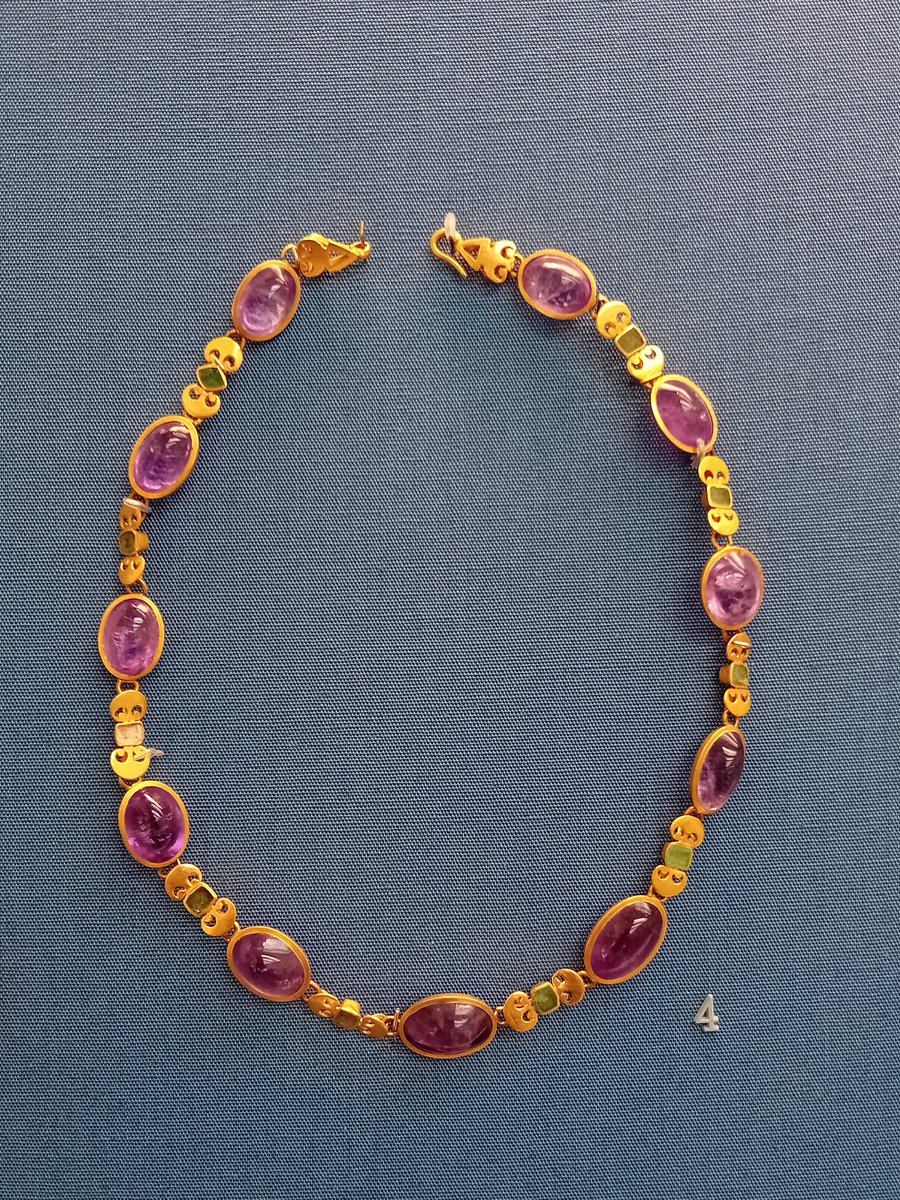 A #Roman necklace, made of gold &amp; set with amethysts &amp; small emeralds. It is about 1700 years old, but still looks amazing today #Archaeology #RomanArchaeology