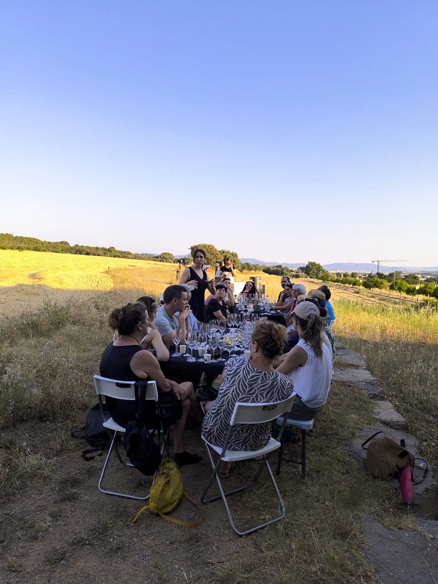 Aprofitem el capvespre per fer visita i tast de vins a la Vil-la romana de Can Terrers. Amb la col·laboració de L'Amfora Vins.