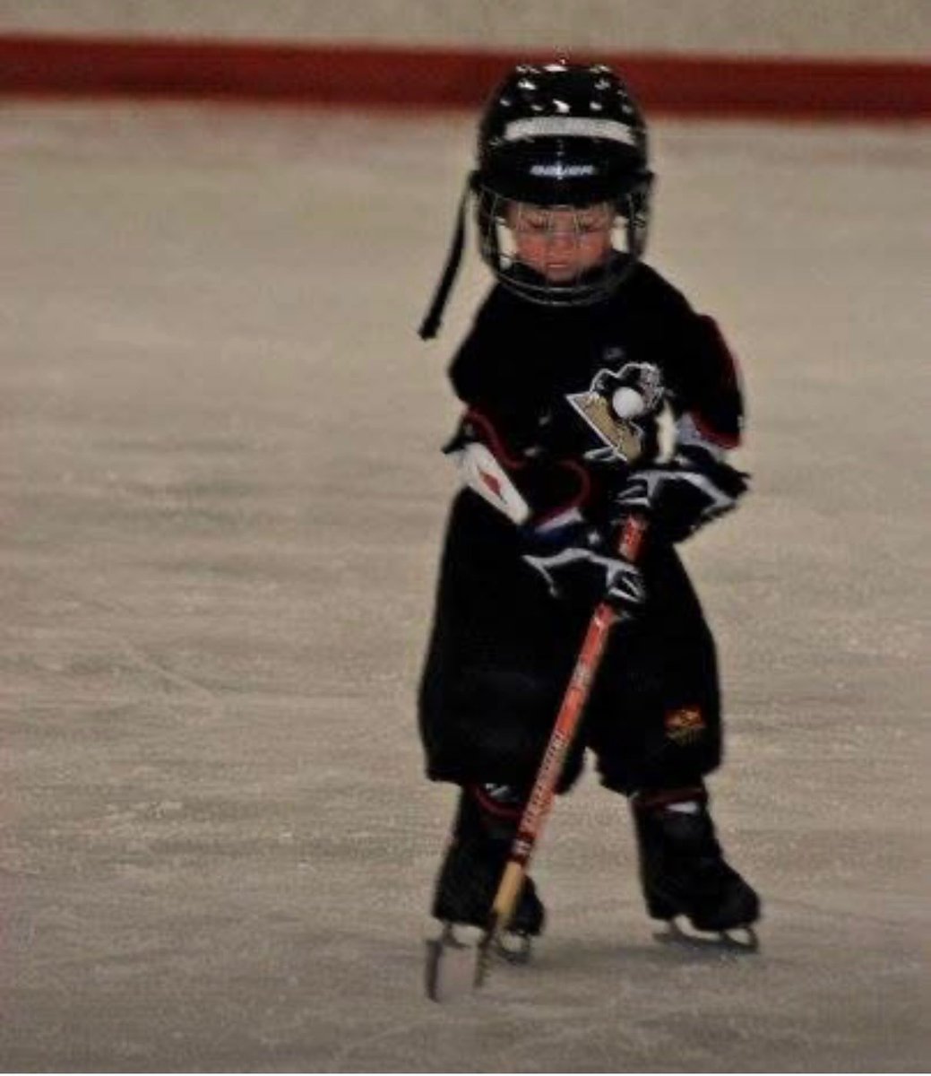 Pittsburgh Penguins (@penguins) on Twitter photo Drafted by the team he grew up cheering for.
Charlie Trethewey's dad Kyle is from Mt. Lebanon, so the defenseman grew up a Penguins fan and played for <a href="/PghPensElite/">Penguins Elite</a>! Drafted by the team he grew up cheering for.
Charlie Trethewey's dad Kyle is from Mt. Lebanon, so the defenseman grew up a Penguins fan and played for <a href="/PghPensElite/">Penguins Elite</a>!