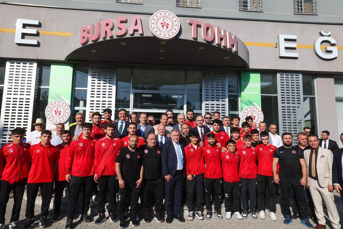 Bursa Türkiye Olimpik Hazırlık Merkezi’nde sporcularımızı ziyaret ettik.

Millî sporcularımıza gönülden başarılar diliyorum. Daima onların yanlarındayız.🇹🇷