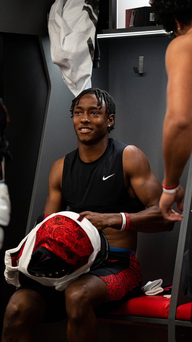 DaishaunDavis18's tweet image. They say what is he made of🤔.. my mom was 3rd in the state of CA in the 800m at long beach poly high school .. she went to the University of Washington on a track scholarship.. my dad was a United States Marine Corps Drill Instructor ... he served in Operation Iraqi freedom in…