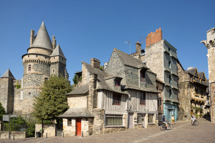 Fdesouche.com est une revue de presse tweet media