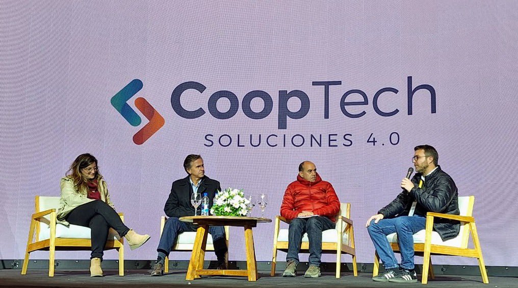 🤝Junto a la comitiva del <a href="/MinCoopCba/">Ministerio de Cooperativas y Mutuales</a> , estuve acompañando el multitudinario 🏳️‍🌈 Congreso Internacional de Cooperativismo organizado por <a href="/ProduccionSF/">Desarrollo Productivo Santa Fe</a> en la Estación Belgrano de la 📍ciudad de Santa Fe. 

🙌 Gracias por la invitación compañero y amigo <a href="/gtoselli1/">Gonzalo Toselli</a>
