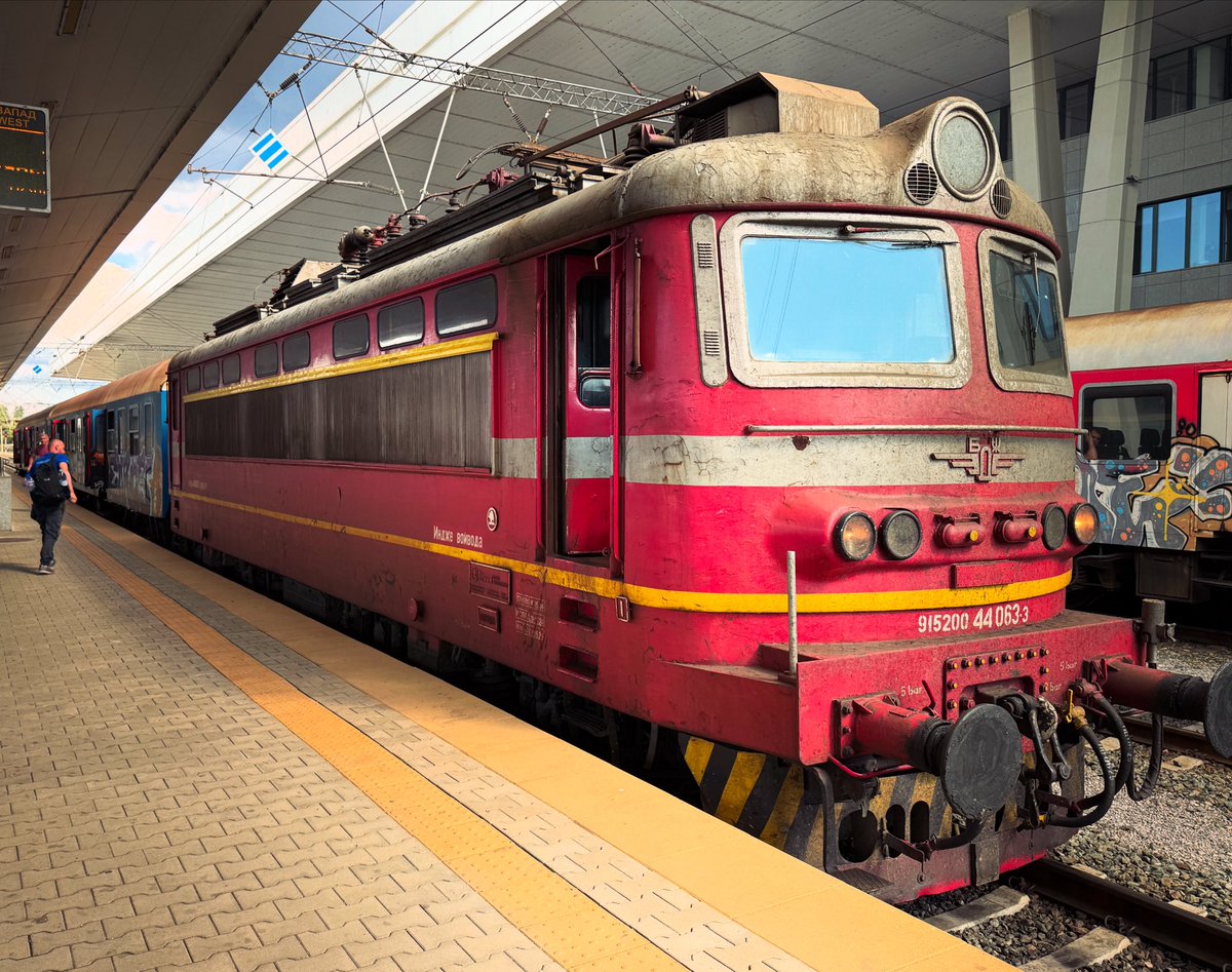 mapconcierge's tweet photo. ブルガリアの鉄分多めな写真を撮りたくて、ソフィア中央駅へ。やはり絵になる。一方で駅前のショッピングモールの寂れっぷりは日本の地方都市にも重なる。
#CentralStation #Sofia #Bulgaria #mapillary #THETAX #THETA360fan #FuruhashiLab #古橋研究室 #AoyamaGSC #青学 #GEOlab #PoliMI https://t.co/e8Qr8vXmEs