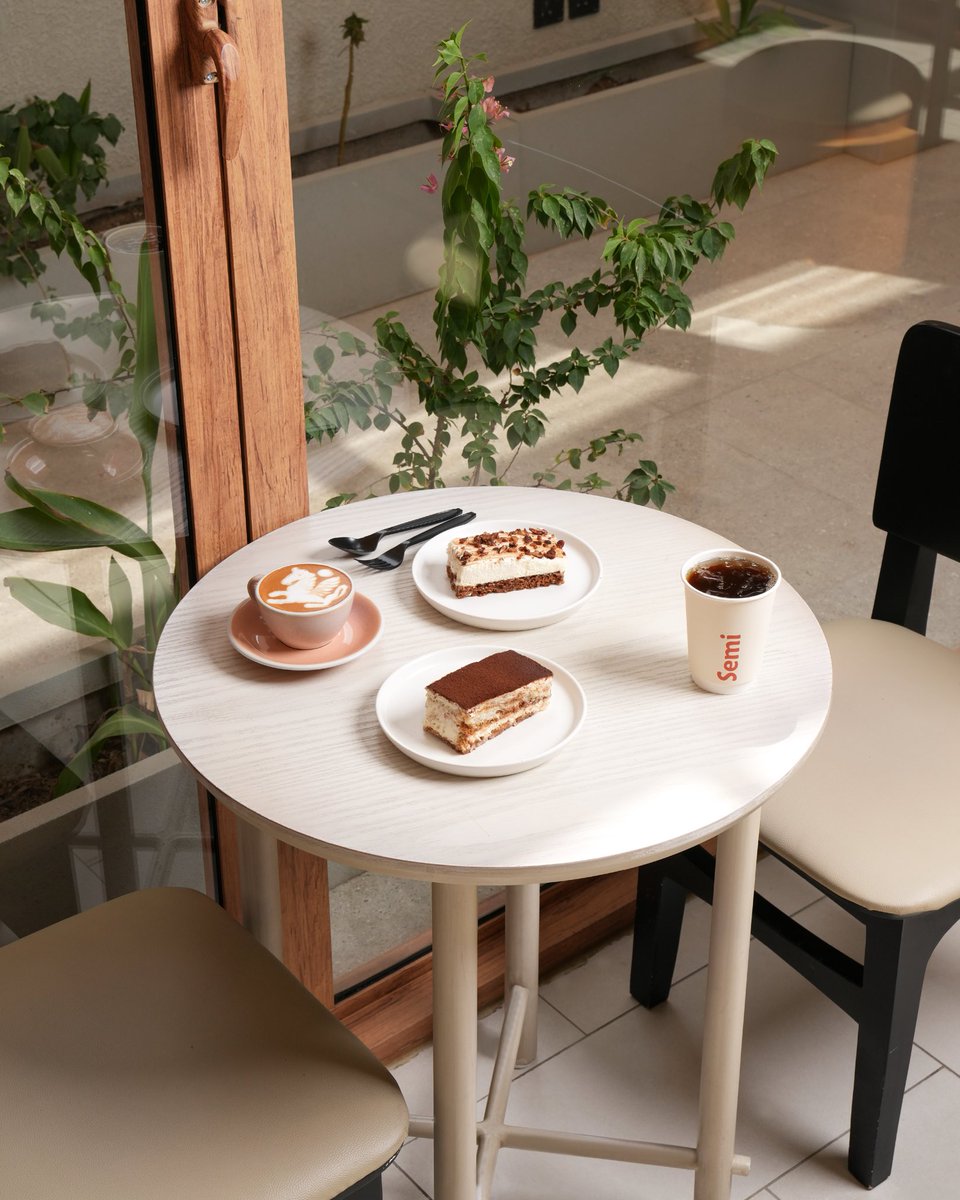 Semi Cafe tweet media