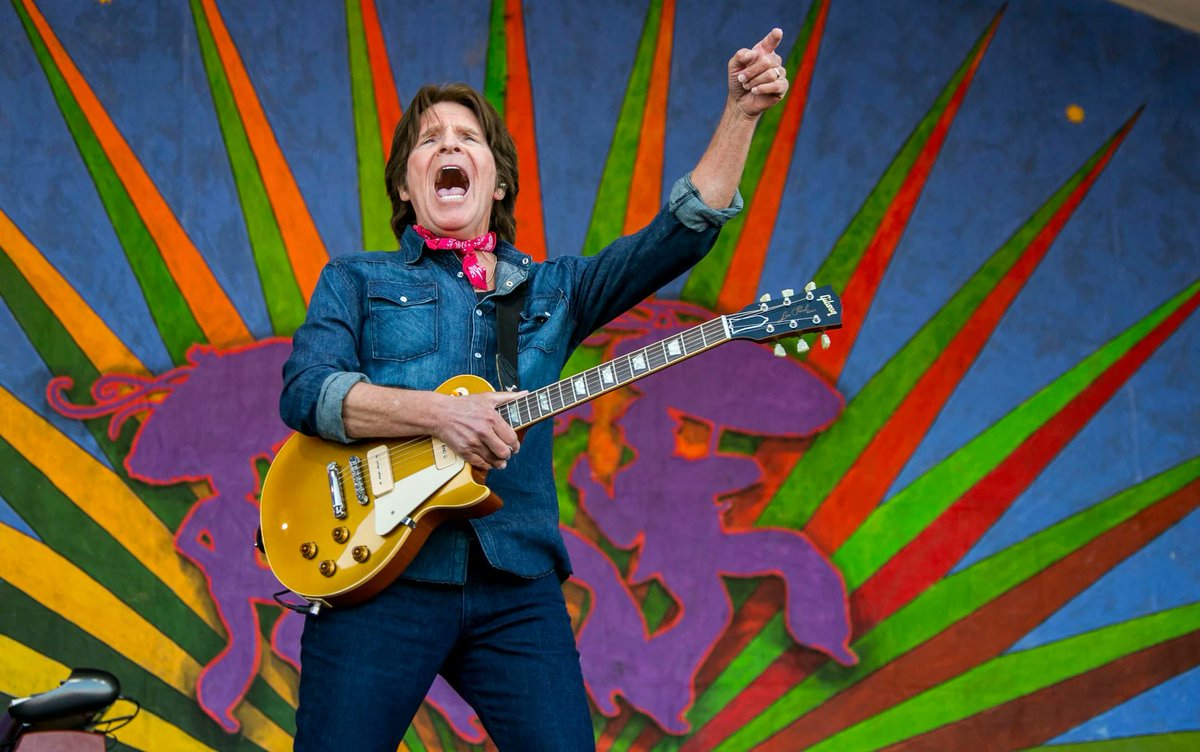PaperCowboys's tweet photo. John Fogerty! #Glastonbury 

makes up for 3 days of crap https://t.co/JPY0bHvHHd