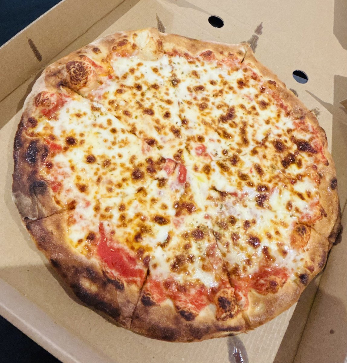 🍕From Marmita Cafe in Leeds.

#pizza #foodblog #danielsdiningroom