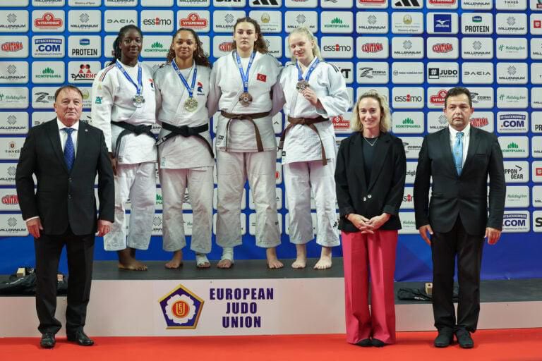 27-28 Haziran tarihleri arasından Makedonyada düzenlenen Ümitler Avrupa Judo Şampiyonasında Alt yapıdan yetişen Sporcumuz Hatice Tuana Balcı Bronz madalya kazanmıştır. Tebrik ederiz🇹🇷🇹🇷🇹🇷🇹🇷
<a href="/mansuryavas06/">Mansur Yavaş</a> 
<a href="/cevdettoptas/">Cevdet TOPTAŞ</a> 
<a href="/atak06mehmet/">Mehmet ATAK</a> 
<a href="/uzunoglunevzat/">Nevzat Uzunoğlu</a> 
<a href="/ankarabbld/">Ankara Büyükşehir</a> 
<a href="/abbbasin/">Ankara Büyükşehir Basın</a>