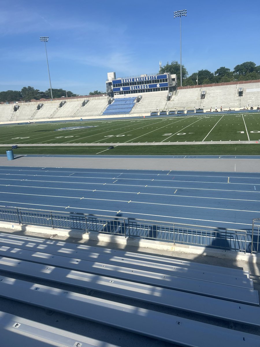 Evans54T's tweet image. Had a great time competing at Drake university today! @MornhinwegCade #greatwork #Dawgs