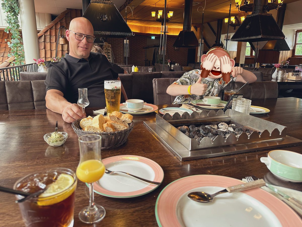 Linda_Zsluis's tweet photo. Uiteten bij het grillrestaurant op het park
#Marveld
Als we zo nog kunnen bewegen, nog even een uurtje bowlen ๐คญ
#gezelligheid
#weekendjeweg https://t.co/fy8OnT7YRY