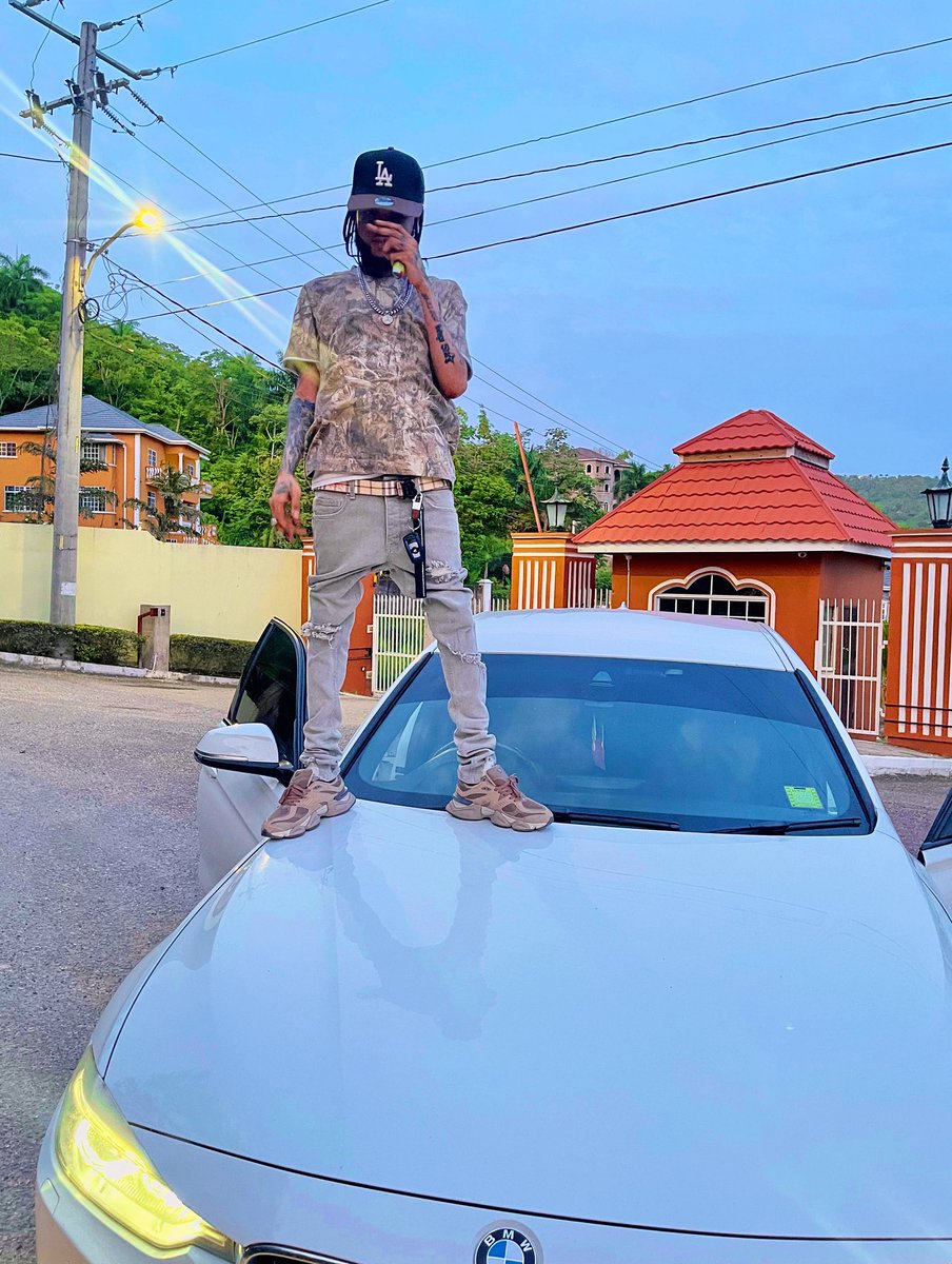 This year a rich year, mi swear 💰🤞🏽
