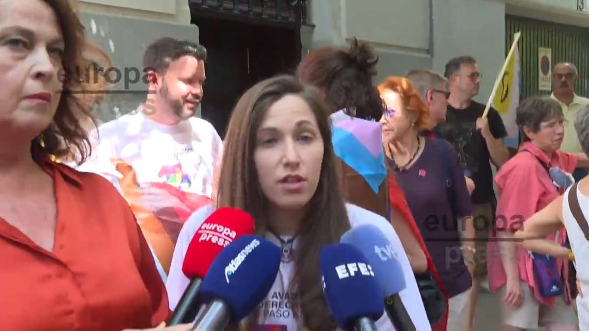 La FELGTBI defiende "no dar ni un paso atrás" en derechos, <a href="/piglesiascampos/">Paula Iglesias Campos</a>, presidenta de <a href="/FELGTBI/">Federación Estatal LGTBI+</a>, quien ha defendido "no dar ni un paso atrás" en derechos, así como de la senadora de <a href="/MasMadrid__/">Más Madrid</a>  Carla Antonelli, quien ha pedido la intervención de la Unión Europea ante la