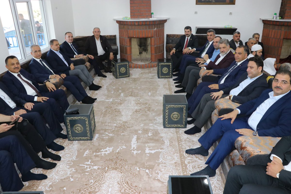 📍Şanlıurfa 

Şanlıurfa Haliliye Kösecik Mahallemizde Şanlıurfa Valimiz <a href="/hasansildak/">Hasan ŞILDAK</a>, Ak Parti Milletvekillerimiz <a href="/eminonen/">Emin Önen</a>,
 <a href="/ProfDrDusak/">Prof Dr Abdurrahim Dusak</a> , <a href="/malicevheri/">𝐃𝐫. 𝐌𝐞𝐡𝐦𝐞𝐭 𝐀𝐥𝐢 𝐂𝐞𝐯𝐡𝐞𝐫𝐢</a>, <a href="/HikmetBasak_63/">Hikmet Başak</a> , İl Başkanımız <a href="/milhamigunbegi/">M.İlhami GÜNBEGİ</a> , MKYK üyemiz <a href="/Malikurt14/">Mehmet Ali KURT</a>, Haliliye Belediye Başkanımız <a href="/mcanpolatnet/">Mehmet CANPOLAT 🇹🇷</a> ,