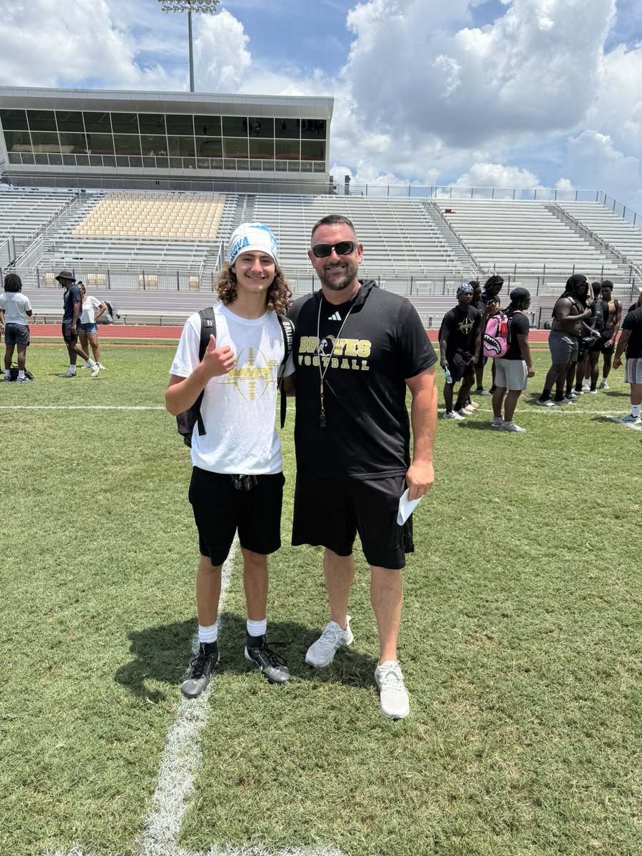 HunterVale42455's tweet photo. Thanks @CoachChris_Russ for the UNC Pembroke prospect camp invite had a lot of fun and got 1 percent better ! Thanks @CoachHallUNCP for having me @sixstarfootball @SportPrepX @PlayBookAthlete https://t.co/oXAO3rMnKW