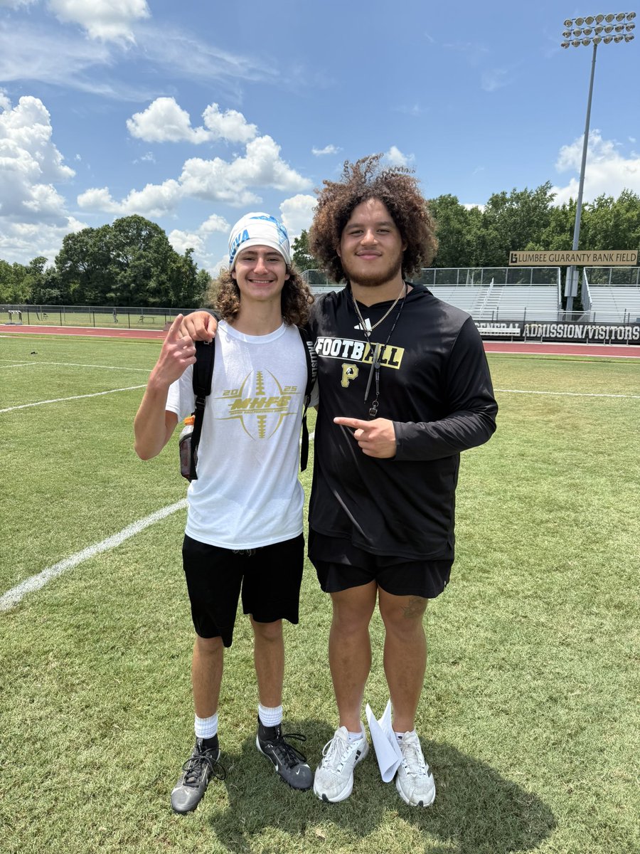 HunterVale42455's tweet photo. Thanks @CoachChris_Russ for the UNC Pembroke prospect camp invite had a lot of fun and got 1 percent better ! Thanks @CoachHallUNCP for having me @sixstarfootball @SportPrepX @PlayBookAthlete https://t.co/oXAO3rMnKW