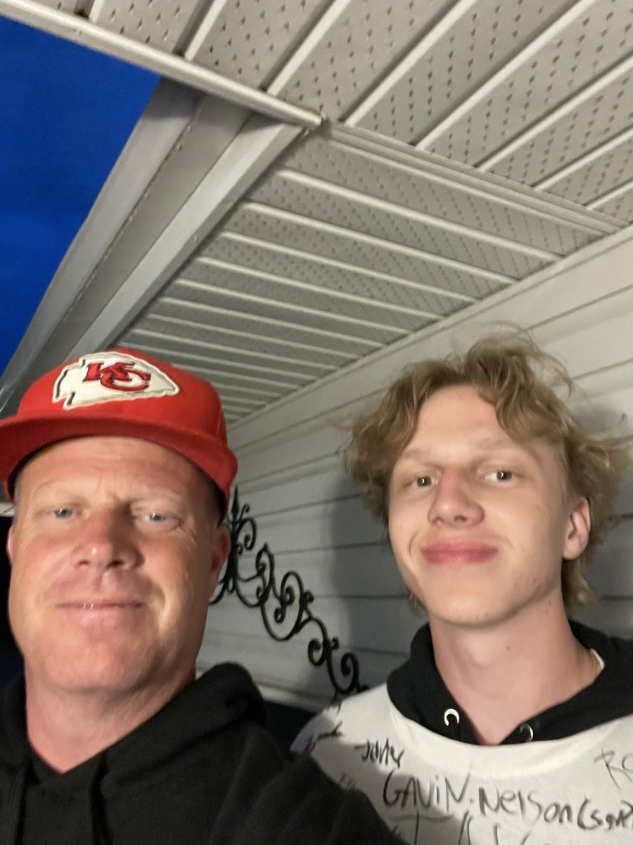 CR9090JK's tweet image. My son graduated yesterday. 18 years went by way too fast. 2nd pic is from 4:35am this morning when we got home from his Safe Grad party (which I chaperoned, didn鈥檛 think I could stay up that late 馃ぃ馃槾).
Congratulations to all the 2025 Graduates 馃帗 Wherever you are.