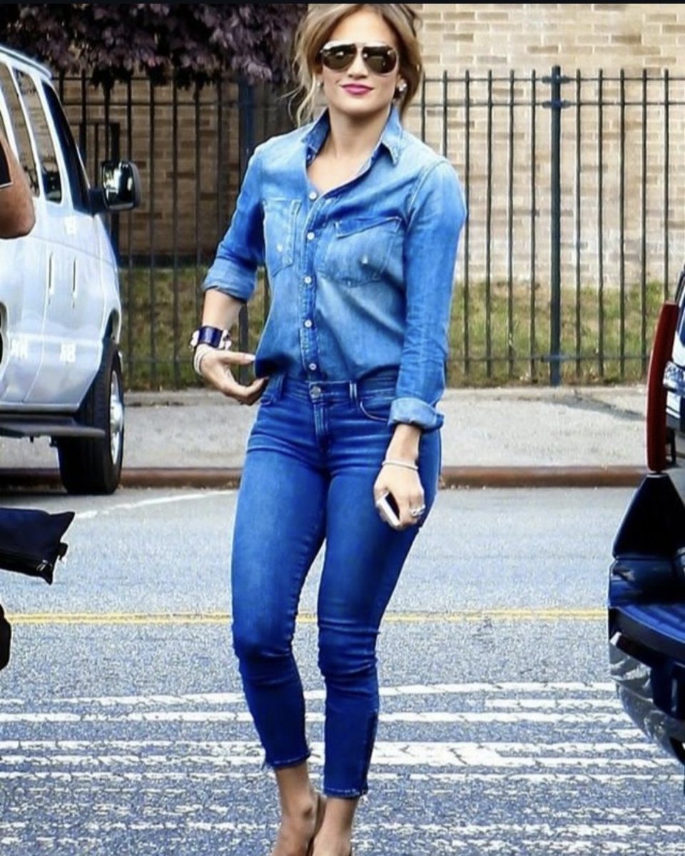 AliTab579844's tweet photo. That smile?
It’s not just pretty —
It’s the kind you fall for.
#HerSmileWins #FeminineMagic #JenniferLopez #LatinaHeart #EffortlessLove #IrresistibleVibes #DenimAndDesire #CharmedAtFirstSight https://t.co/pVcbUIrtJ2
