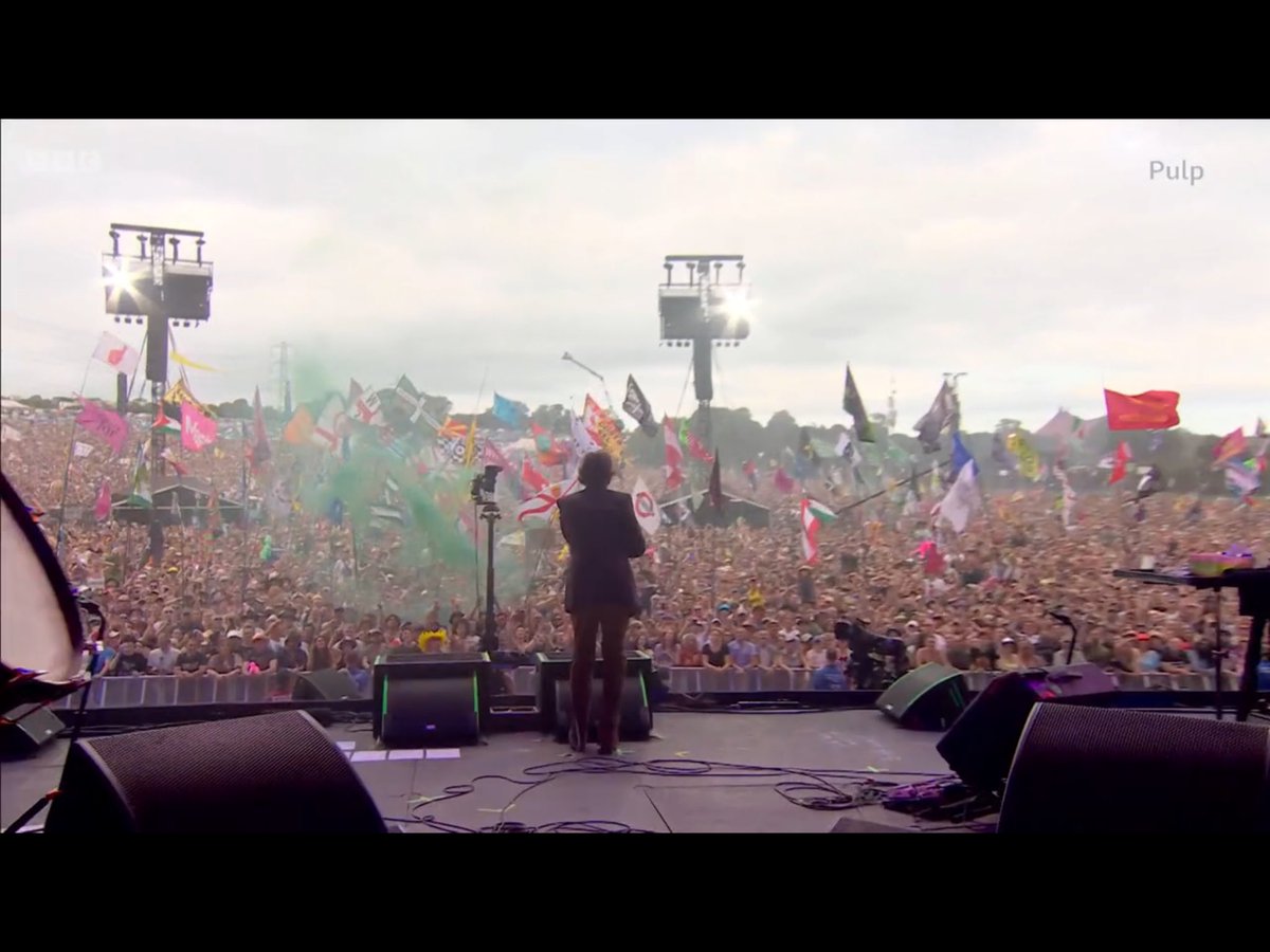 That is HOW to do it.

They have just blown everybody else away.

Take a bow Jarvis Cocker.

Take a bow Pulp.

Absolutely magnificent.

A truly joyous performance.

 #glastonbury #Glastonbury2025 #pulp #glasto #jarviscocker