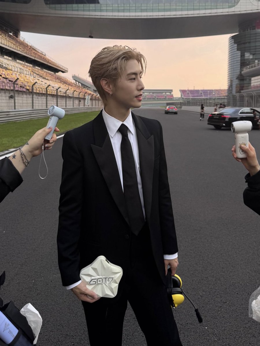172cmv's tweet photo. หล่อชิบหายพ่อมึงแม่มึง https://t.co/xQxW1lvrQN
