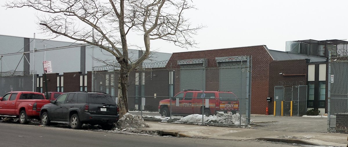 NYCEMSwatch's tweet photo. One more set of lovely FDNY EMS stations... https://t.co/rQCGjs71vw