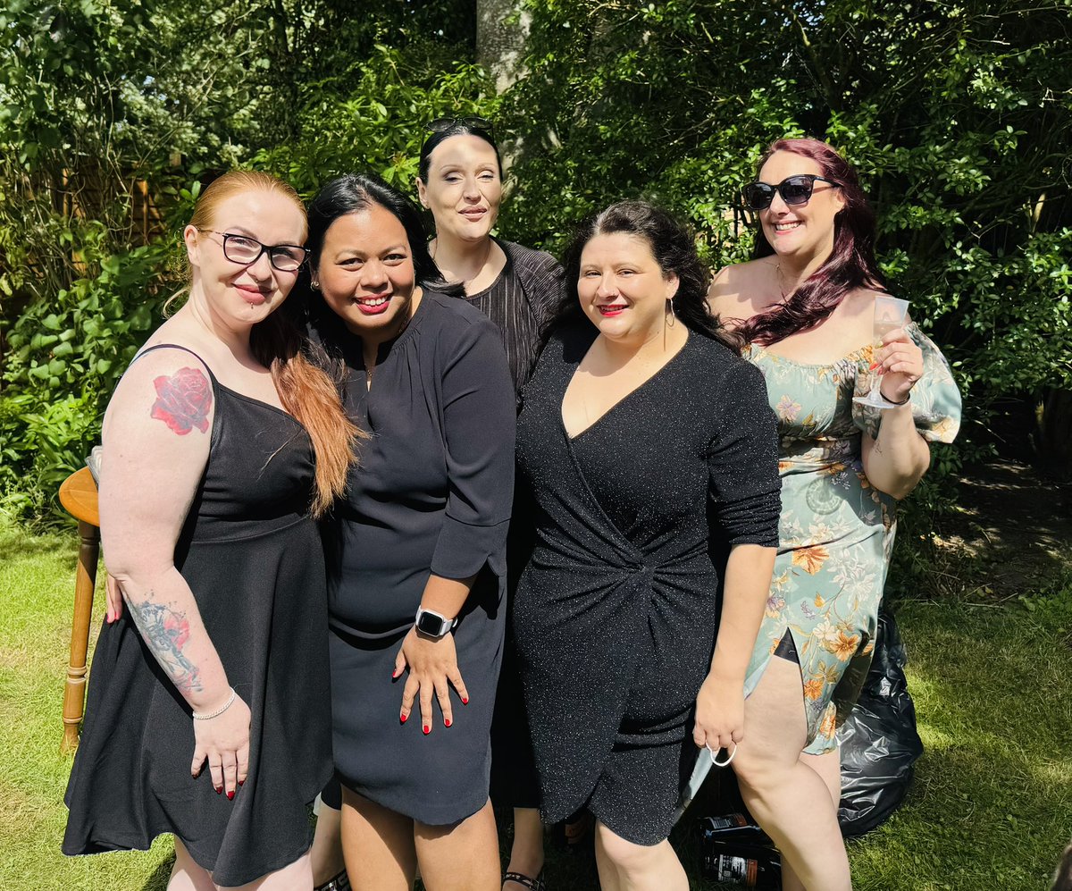 MistressCharlyn's tweet photo. Enjoying the sun, drinks and people 🤗 @MistressLilith  garden party in @AlbaEdenStudio with @X_Miss_V_X @ElysiaDomme @MissSaffyre https://t.co/b37QPe6a4q