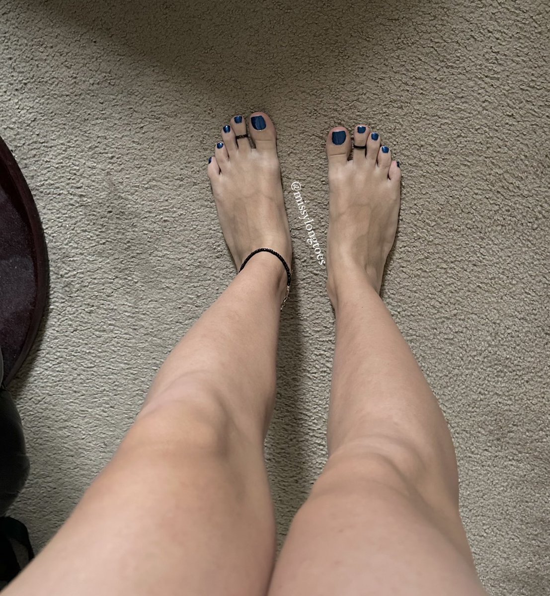 missylongtoes's tweet photo. Good afternoon foot lovers 💙 #legs #toes https://t.co/AMGvSW0dXP