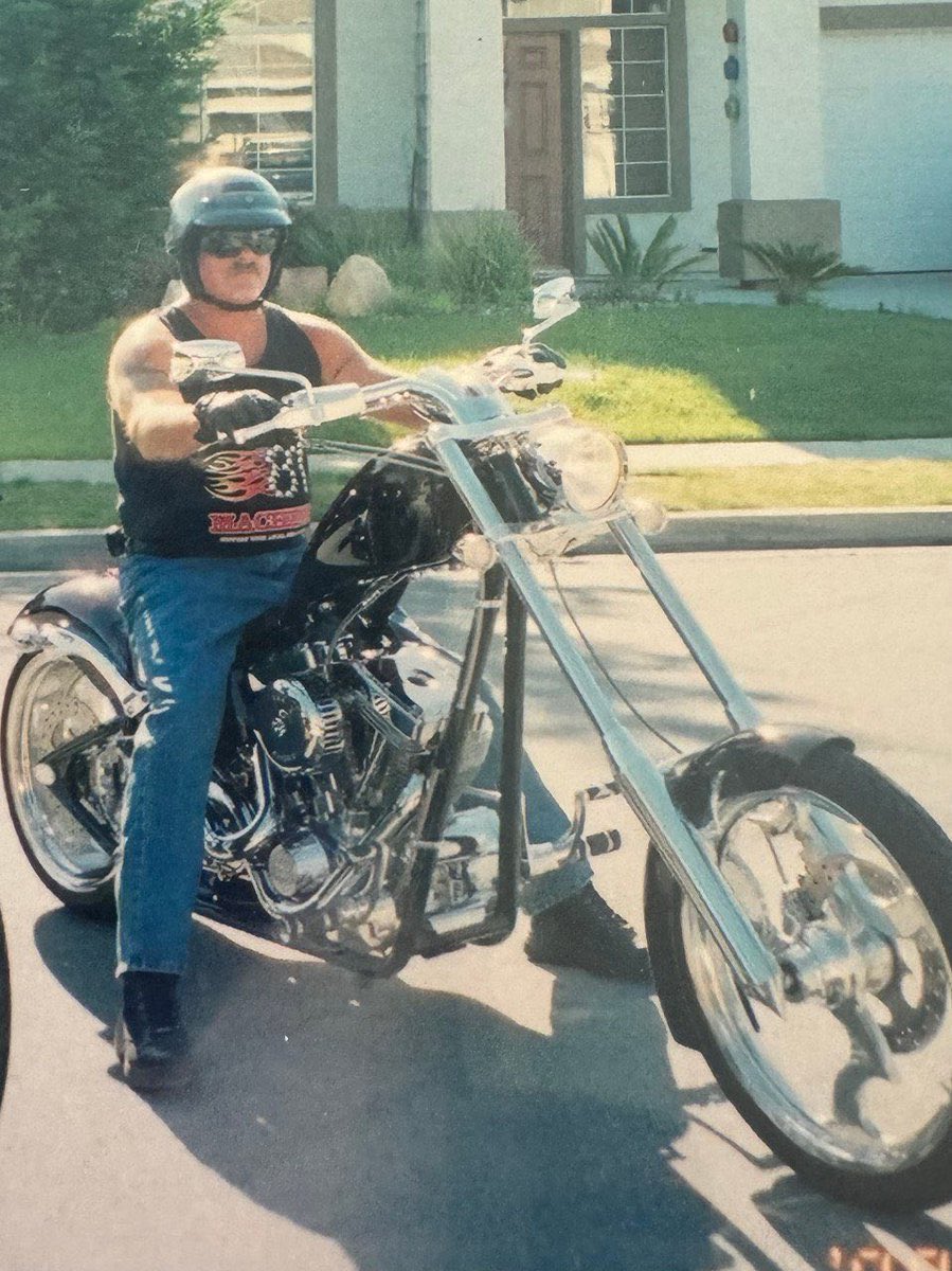 _axeIvasa2's tweet image. Old school chrome and Open Roads ✨