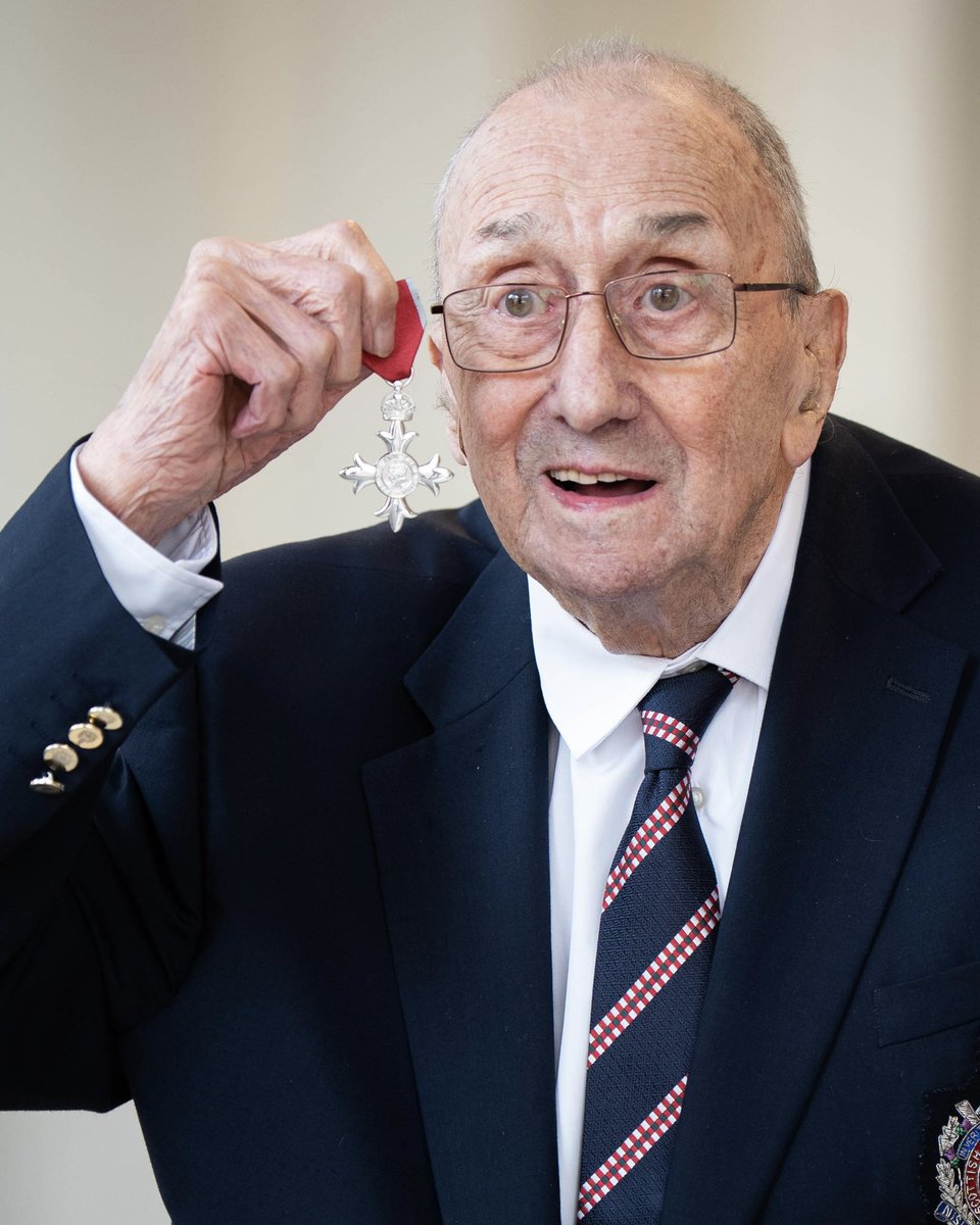 The Royal Family tweet media