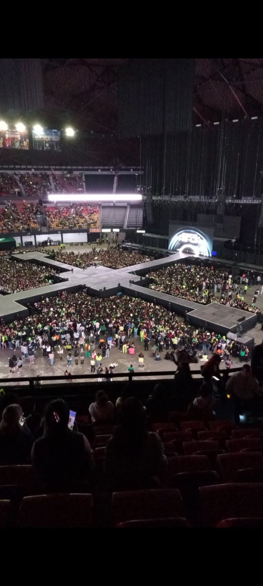 Los de NCT 127 llevaron este escenario en el Palacio de los Deportes así que sí caben las pasarelas.
SIN PRECIOS NO COMPRAMOS #OCESAANUNCIAPRECIOSSS10
@OCESA_KPOP @OCESA_TOTAL