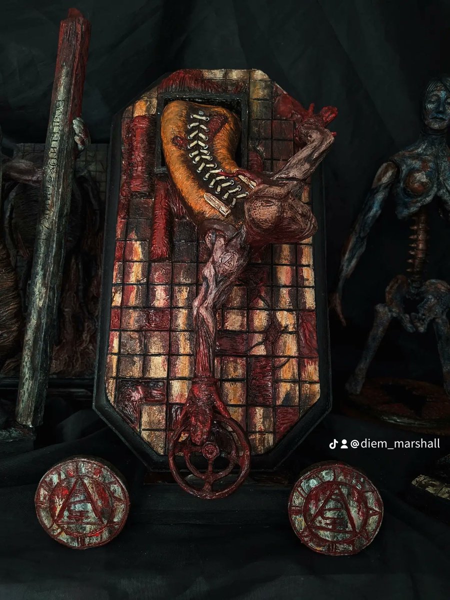 diemmarshall's tweet photo. Silent Hill valtiel handmade ..  #silenthill #figurine #HorrorCommunity #abstractdaddy #silenthillart #terror #heathermanson #silenthillcosplay #survivalhorror #gaming #gamer #horrorgames #silenthillart #art #HorrorGames #SilentHill2Remake https://t.co/41b1fyuqXt