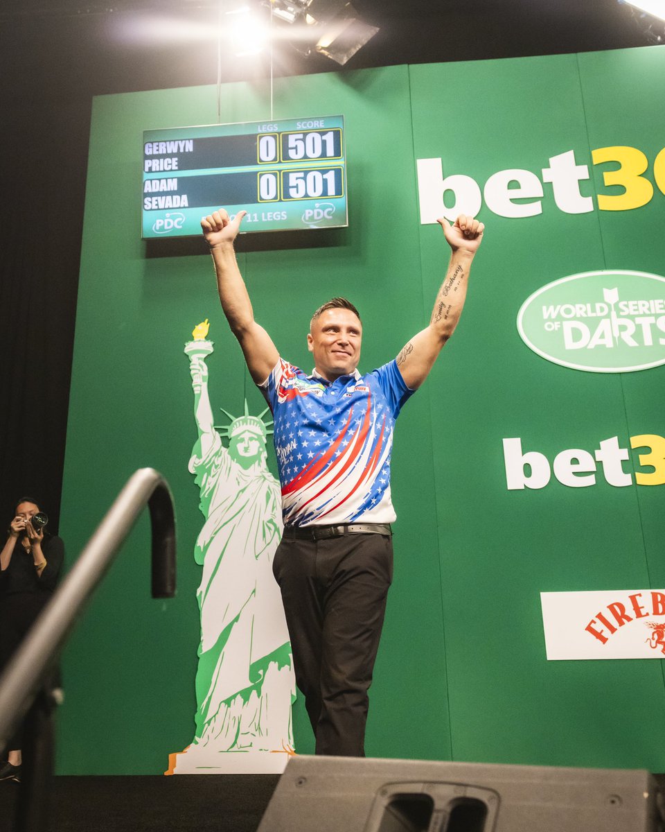 TheTheaterAtMSG's tweet image. A Friday night party with PDC for the US Darts Masters 🎯
Limited tickets remain for the Finals tonight at 7:30: go.thetheateratmsg.com/USDartsMasters
📷: Andrew Lepping / MSGE
