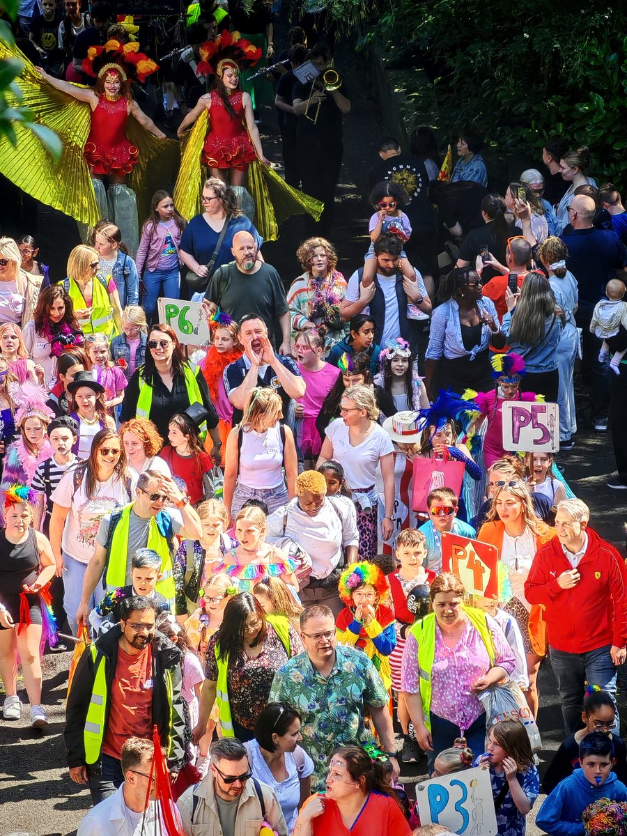 LoveDunfermline's tweet image. The sun shone for Dunfermline Children's Gala today. It was a wonderful occasion full of colour and joy. Some traditions are worth holding on to. ❤️