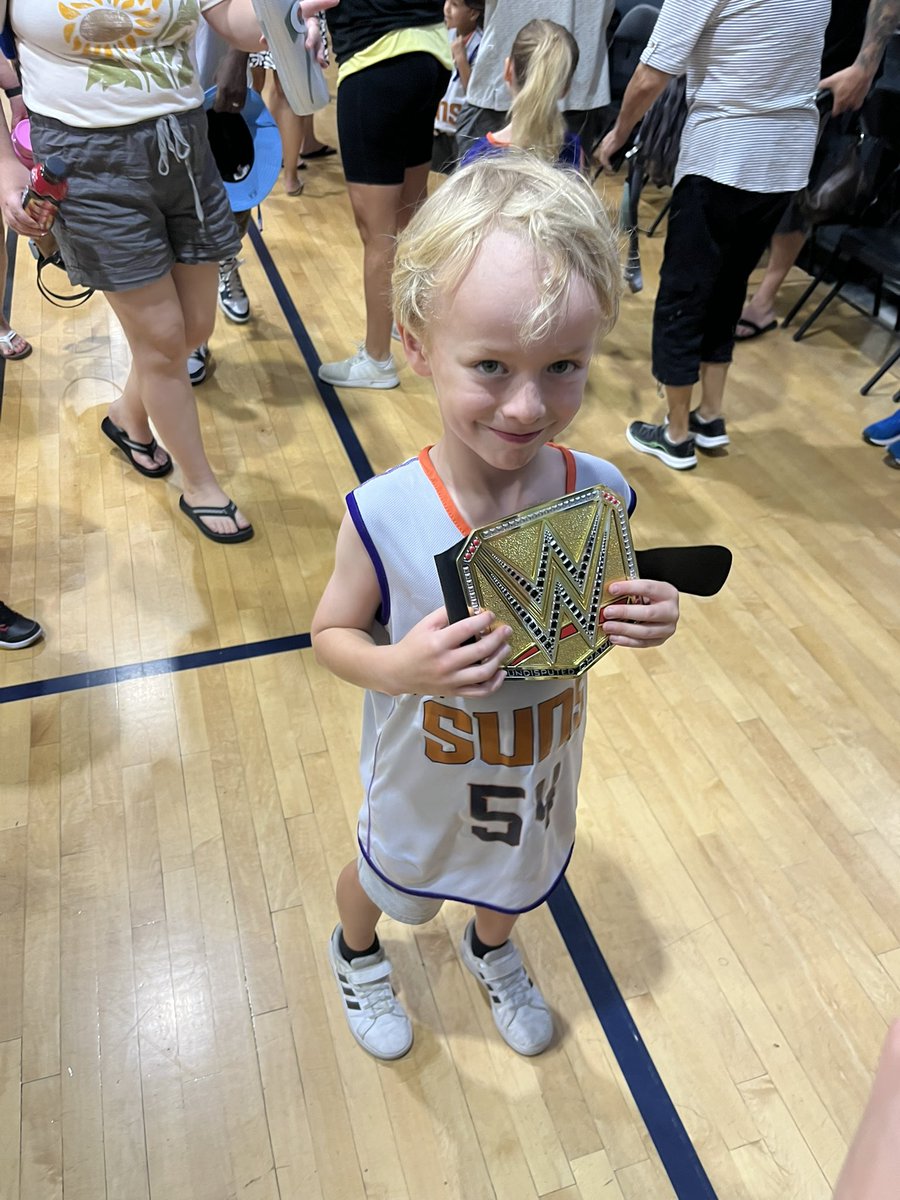 SdaleKid's tweet photo. Player of the game! https://t.co/pqw3NHV7o3