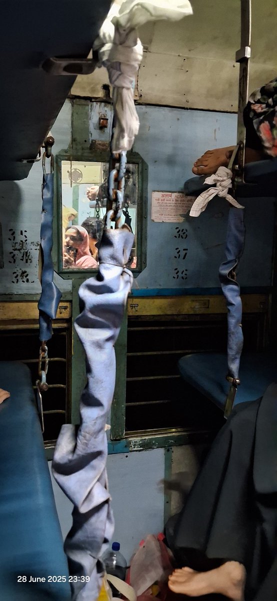 Ritikkumargupt6's tweet photo. "Please fix the issue with the hooks between the lower and middle berths — specifically berths 33 &amp; 34 and 36 &amp; 37 — in coach S7 , Train - 13347...Palamu Express @RailMinIndia @IRCTCofficial @RailwaySeva https://t.co/2ZQb5rQab6