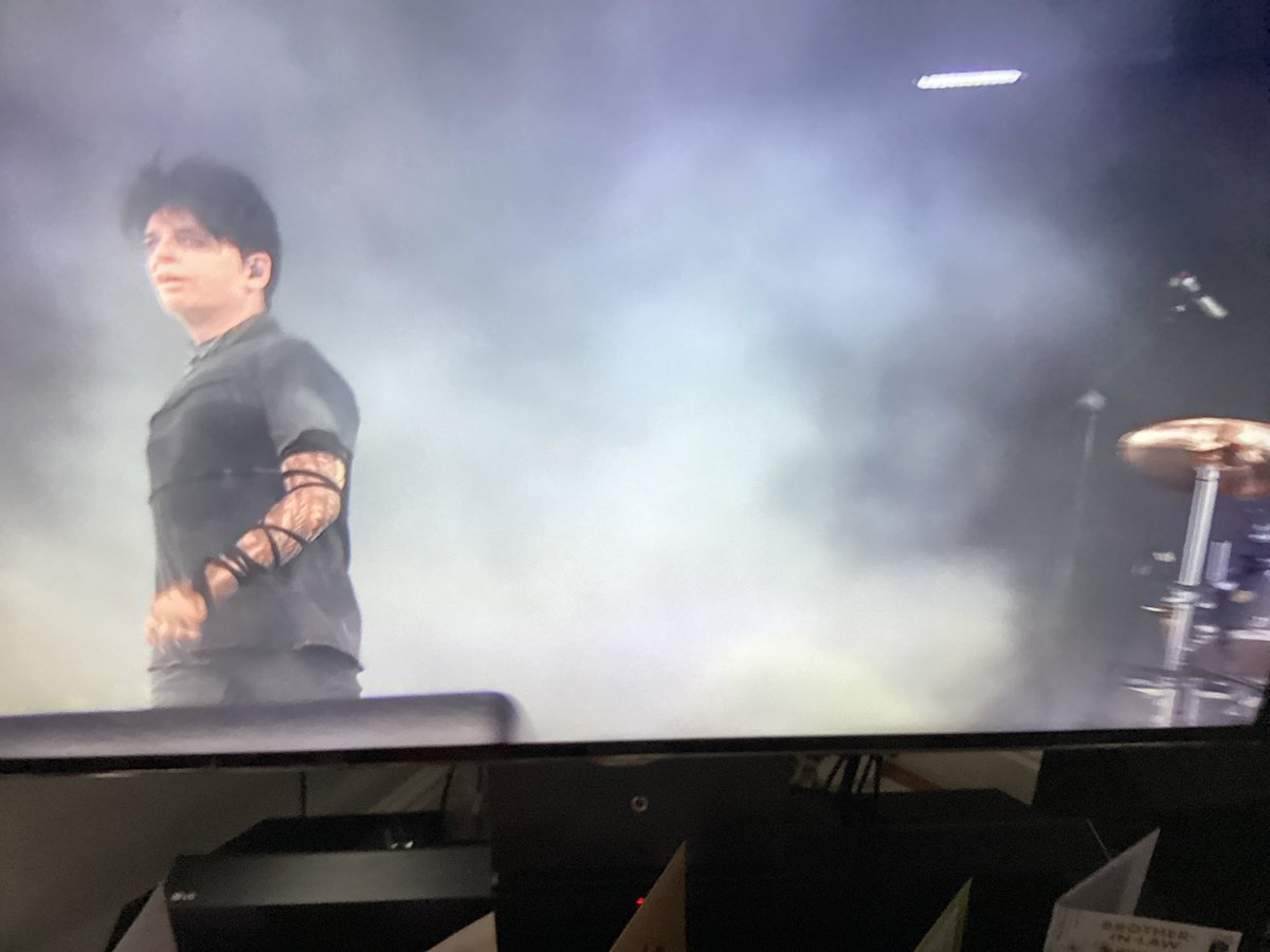 STR11KER's tweet image. #bbc Glastonbury  is Gary Newman really Michael Macintyre on drugs? Ha ha