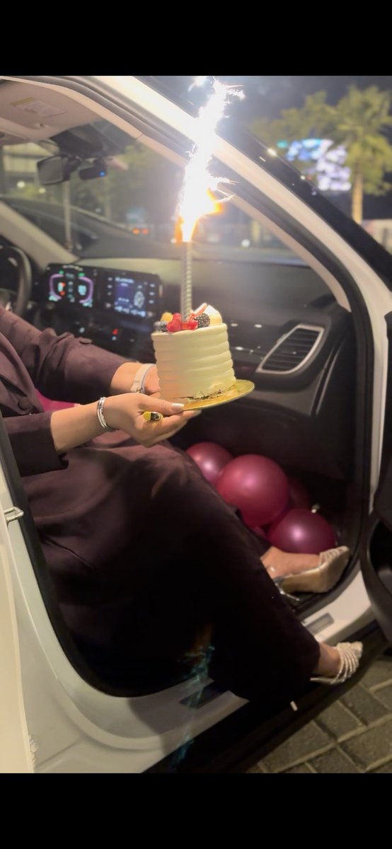 " أذاق الله عائلتي حُلو الليالي ، وجعل لنا نصيباً 
من الأقدار الطيبة.♥️"
