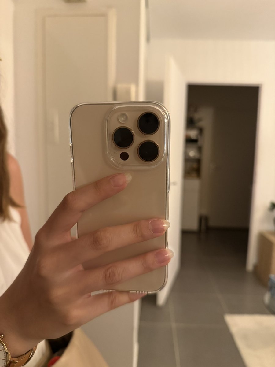 Je suis pauvre mais heureuse bye le 12 😝