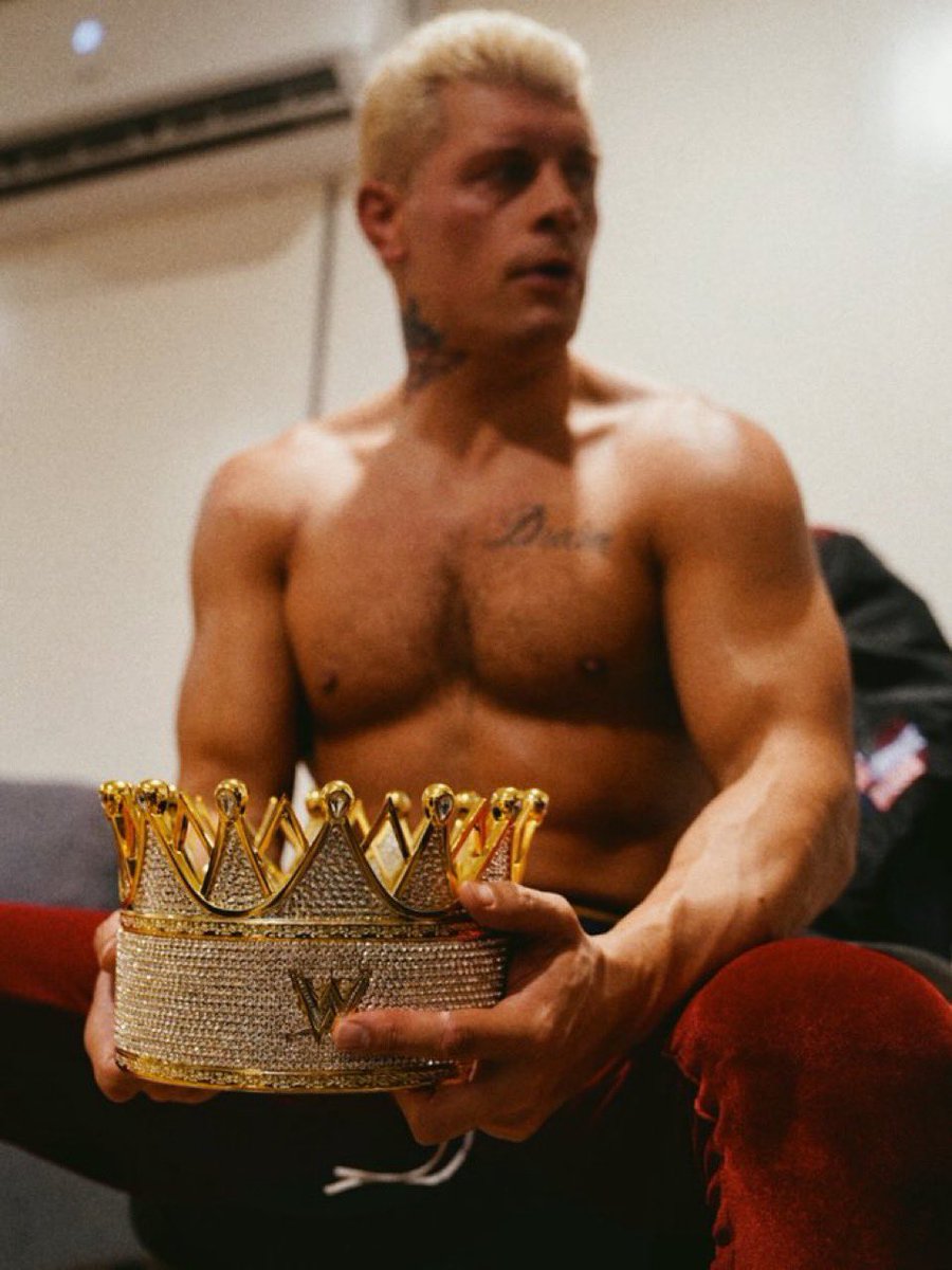 𝐂𝐑𝐎𝐖𝐍𝐄𝐃 ✨ (Parody) tweet media