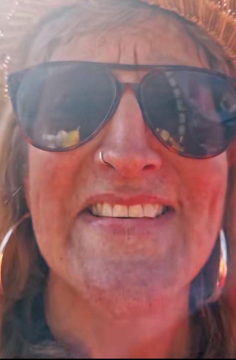 Fuck Trump. How do we nominate Helen from Wales for the Nobel peace prize?
#Glastonbury
