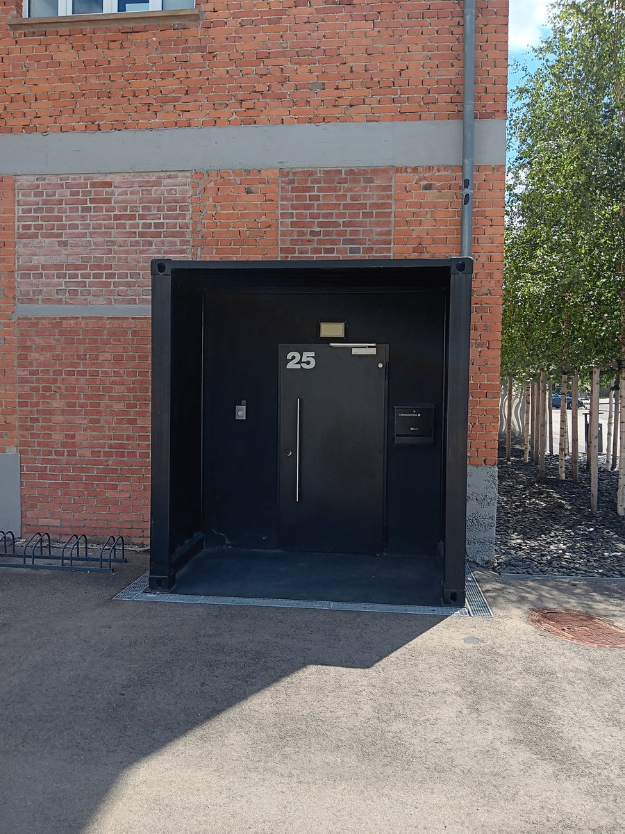 moviefan1981's tweet photo. Heute hier dran vorbeigelaufen tolle Erinnerung kommen wieder hoch wie oft ich diesen Weg entlang gelaufen bin so tolle Partys gehabt gute Zeit 🖤🤘

#Rofa #Rockfabrik #Ludwigsburg https://t.co/ovQA90icl5