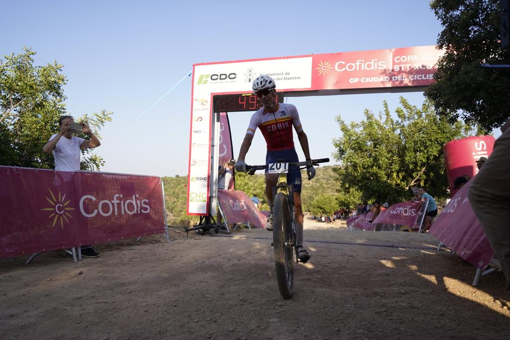 RFECiclismo's tweet photo. #CopaEspañaXCOCofidis | Xavi Vidal se lleva la victoria en Cervera y en la general de la categoría cadete 🏆

Clasificaciones en https://t.co/x9g6DIZiZw https://t.co/dmwSy9XQna