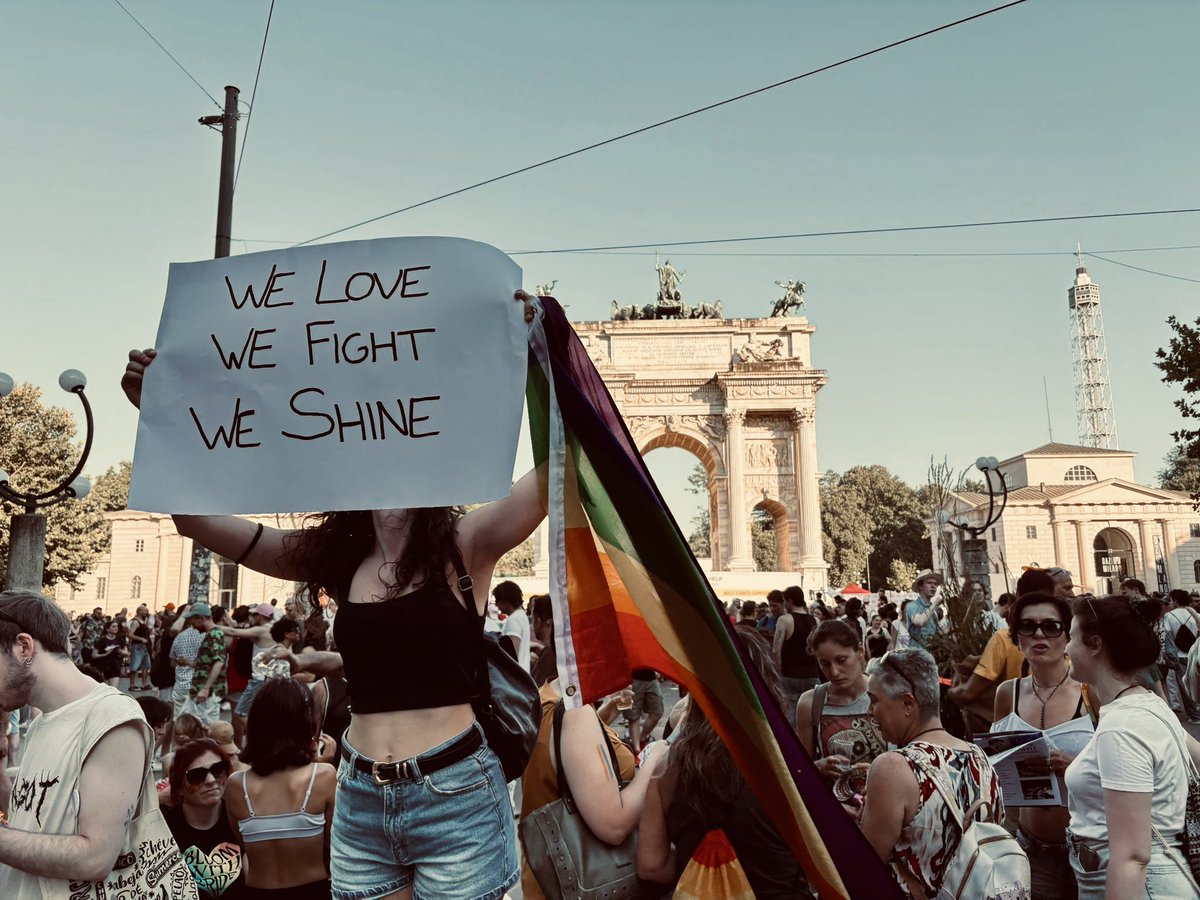 elemonti92's tweet photo. We love, we fight, we shine 🏳️‍🌈#pridemilano #Pride2025 #PrideMonth 
#shinetheseries #MilePhakphum #ApoNattawin https://t.co/CaIeC5vo6a