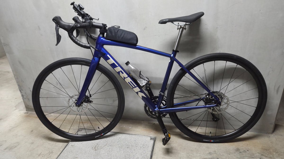 tomjin's tweet image. 体重増加がひどいので数日前からロードトレーニング。まったく体力がなく、ちょっとした斜度で足が回らない状態に……。ケイデンスセンサーとか付けているけど、データ見ると足が回ってないのがわかってしまい情けなくなる……。三日坊主で終わらないよう、休みもいれつつ頑張ってみよう……。