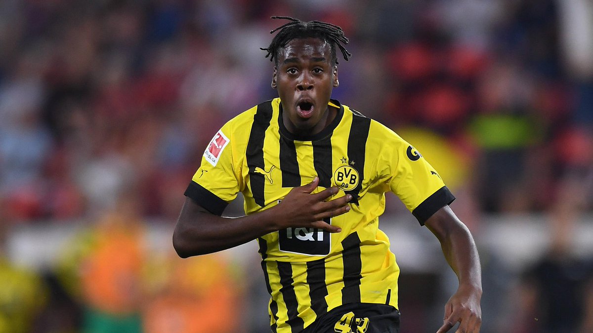 Jay_FCB_4r's tweet photo. 🚨🚨BREAKING: #Jamie #Bynoe-Gittens to #Chelsea! Deal agreed club to club with Borussia #Dortmund. Contract until June 2032 for #BynoeGittens who always wanted Chelsea. Medical is expected to take tonight. BVB accepted last bid, as per @FabriceHawkins