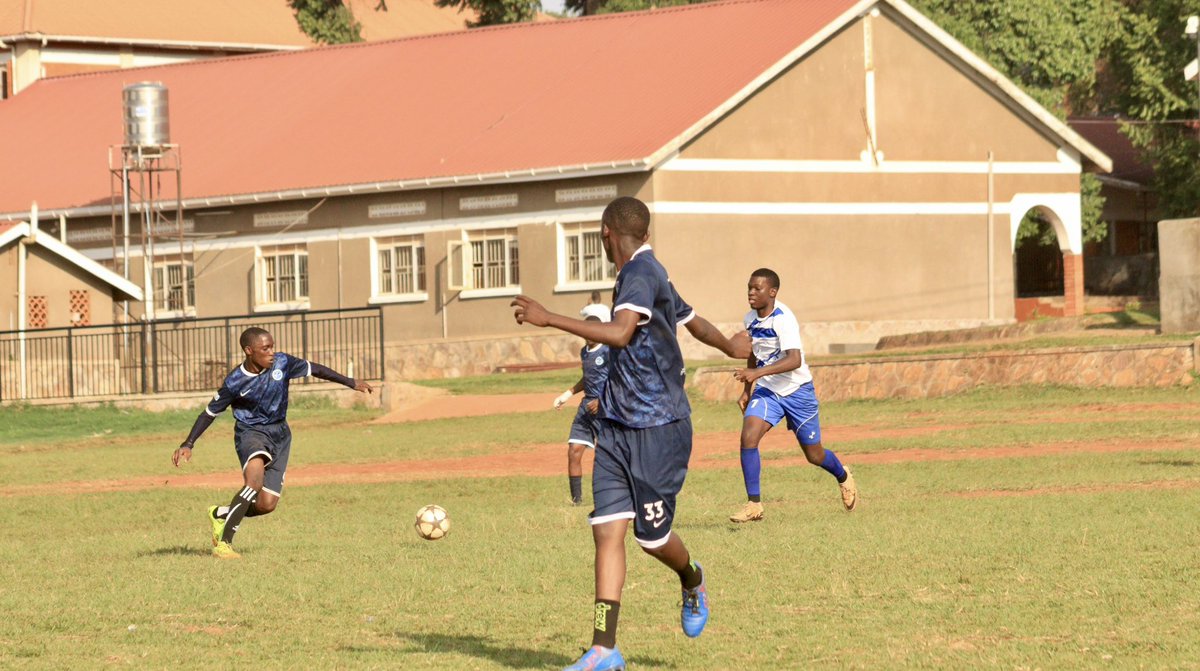 Kisubi_Mapeera's tweet photo. An electric evening on the pitch! ⚡ S4 (navy blue) vs S6 (white & blue) ended 1–1. S4 scored early, but S6 equalized in dramatic stoppage time! Passion, pride & pure football spirit , everyone walked away a winner. 💪⚽ #kimss #SchoolDerby https://t.co/vi2n7dcHYq