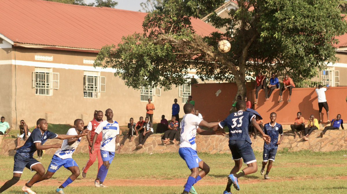 Kisubi_Mapeera's tweet photo. An electric evening on the pitch! ⚡ S4 (navy blue) vs S6 (white & blue) ended 1–1. S4 scored early, but S6 equalized in dramatic stoppage time! Passion, pride & pure football spirit , everyone walked away a winner. 💪⚽ #kimss #SchoolDerby https://t.co/vi2n7dcHYq
