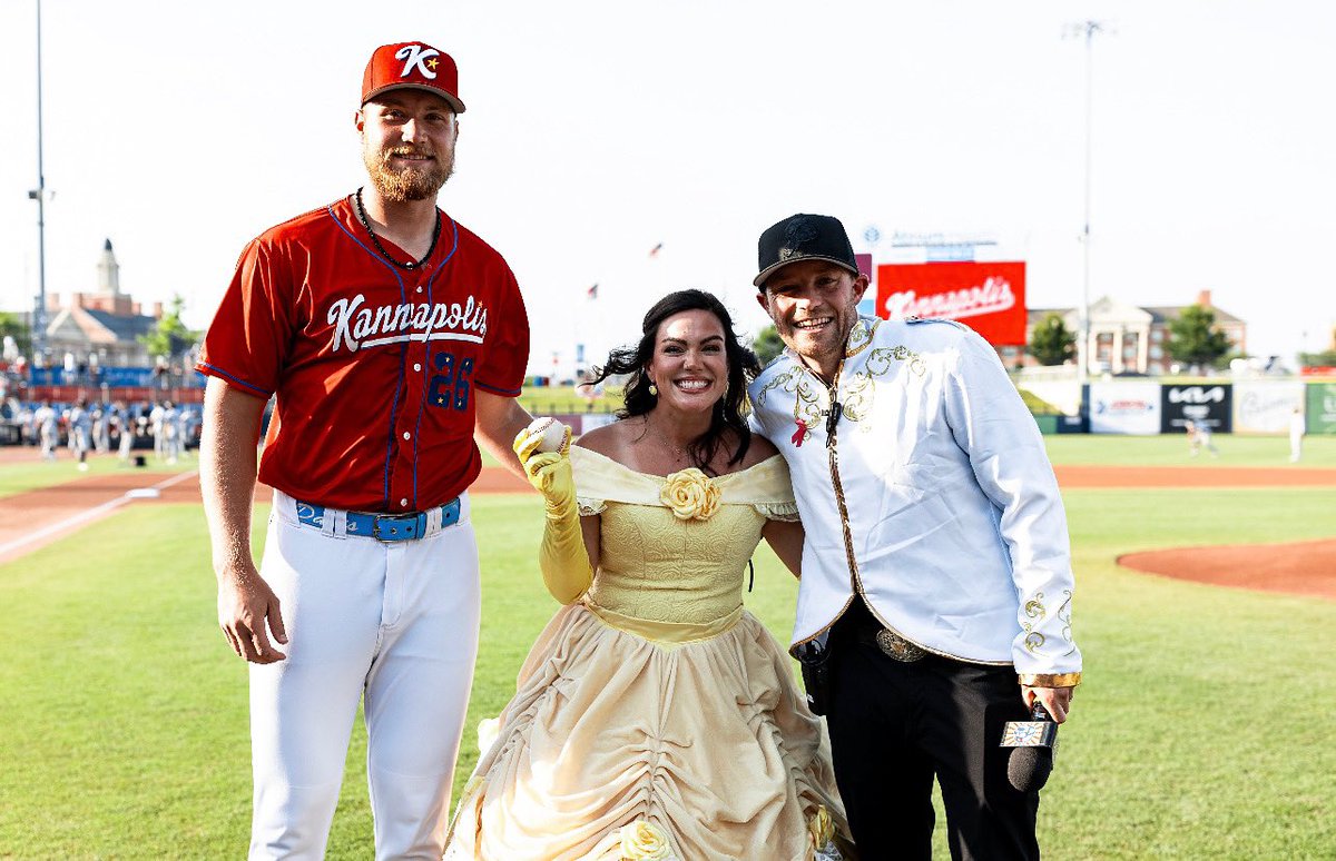 Tried to go as Prince Charming for Princess Night this year. Heard I looked more like Michael Jackson. Tough look 😂 

No matter what, Princess Night is always one of the best nights of the year with the @kcannonballers ⭐️

📸 @kristadestinee