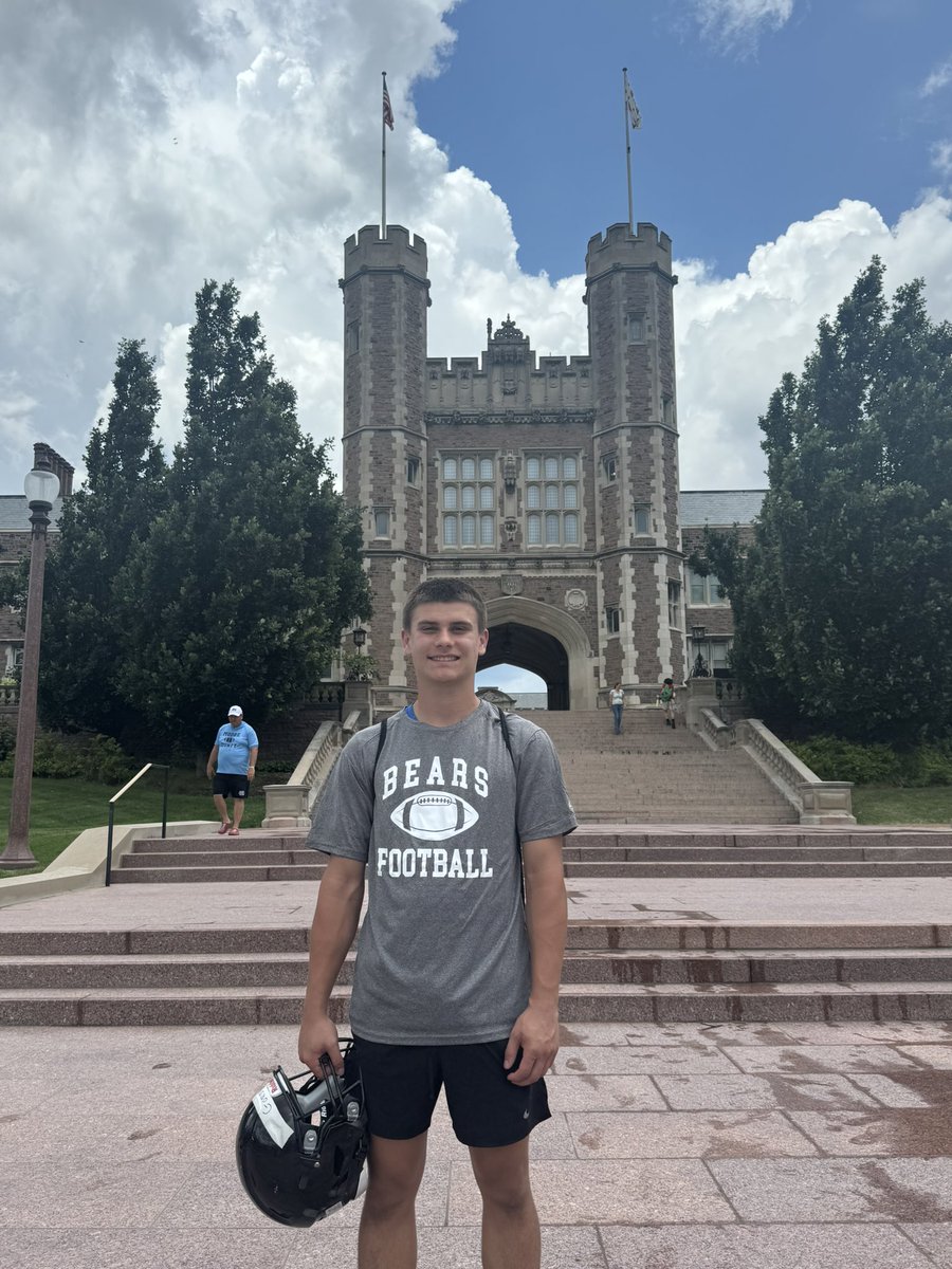 LucasGordon02's tweet image. Thank you @CoachAaronKeen and @coachfish42 for setting up an amazing camp at WashU! I got some great work in with Coach @walkercuw. I learned a lot about the program and spent some time visiting campus.
